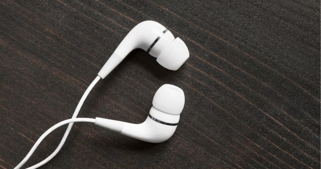 In-ear headphones (Buds and pods)